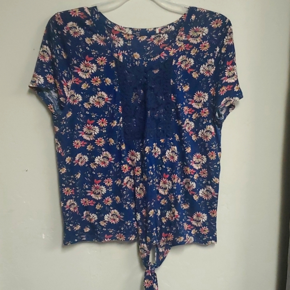 navy blue floral crop with lace, buttons, and knot